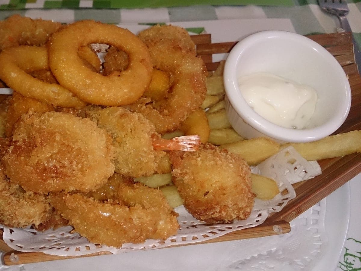 A Calabash-style fried seafood platter.